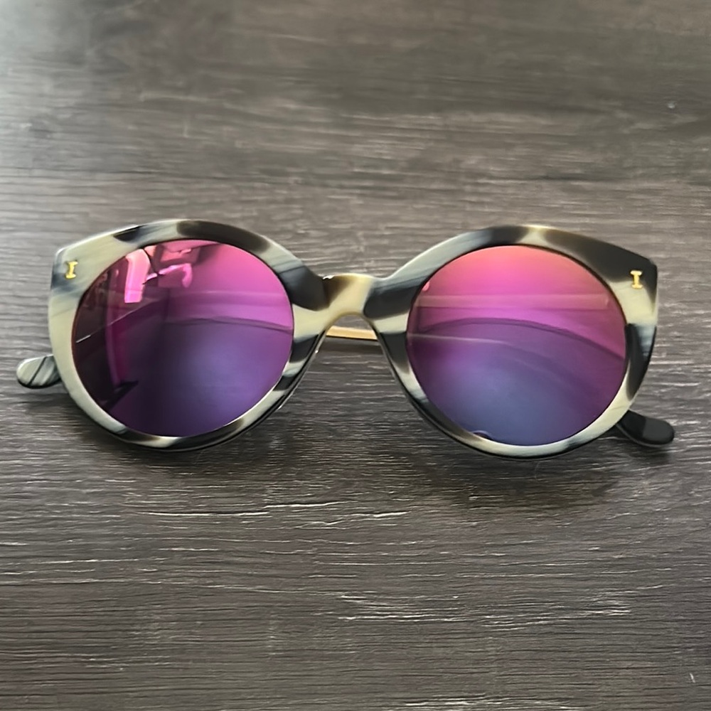 Illesteva Stylish Round Sunglasses with Purple Lenses